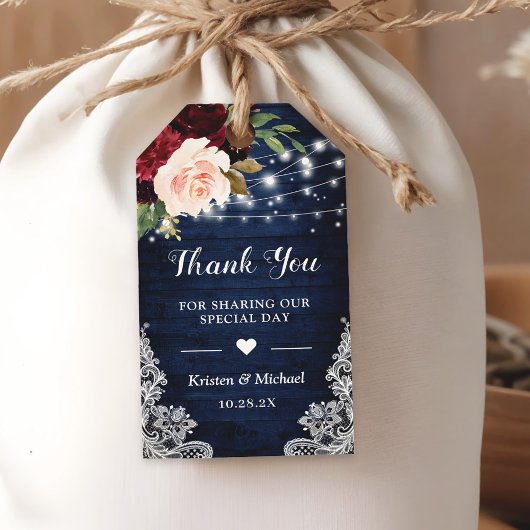 Rustic Wood Burgundy Blue Floral Weddenschap Cadeaulabel