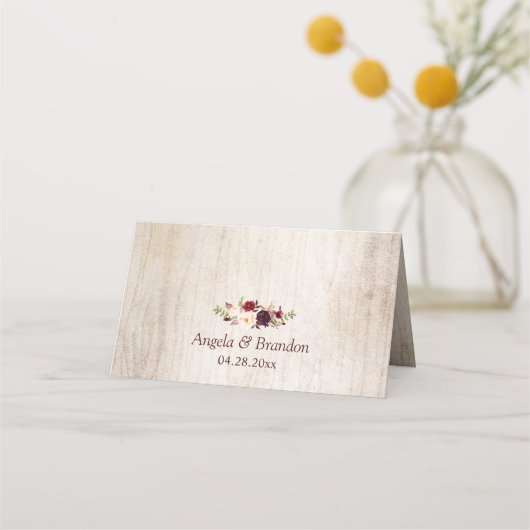 Rustic Wood Burgundy Blush Floral Wedding Table Plaatskaartje (Achterkant)
