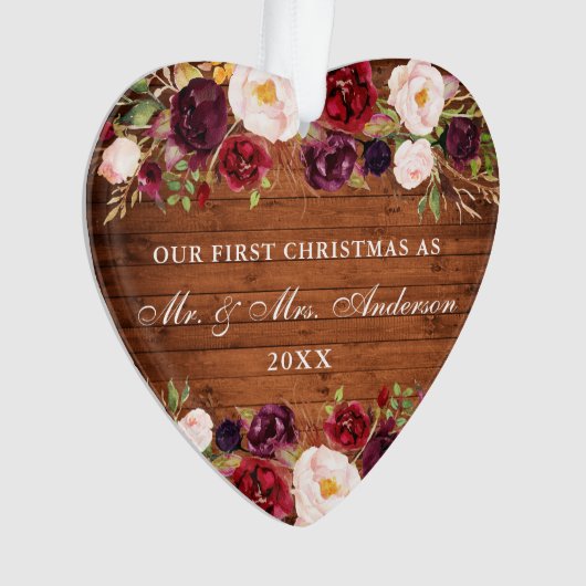 Rustic Wood Burgundy Floral eerste Kerstmis Ornament (voorkant)