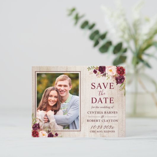 Rustic Wood Burgundy Floral Foto Save the Date Briefkaart (Staand voorkant)