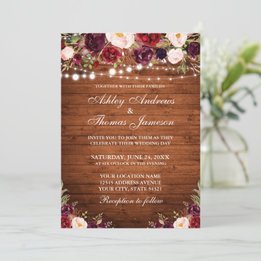 Rustic Wood Burgundy Floral Lights Wedding Kaart (Staand voorkant)