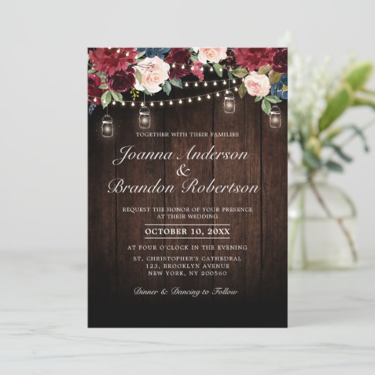 Rustic Wood Burgundy Floral Mason Jar Wedding Kaart (Staand voorkant)