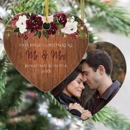 Rustic Wood Burgundy Floral Pas getrouwd Foto Keramisch Ornament