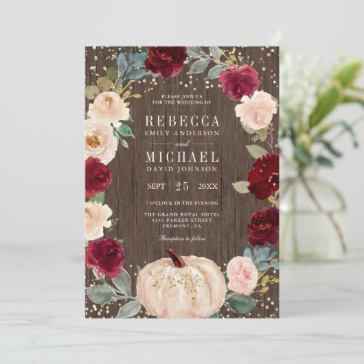 Rustic Wood Burgundy Peach Floral Pumpkin Wedding Kaart (Staand voorkant)