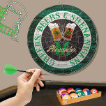 Rustic Wood Cheers Beers Shenanigans Dartbord<br><div class="desc">Dartboards: Cheers Beers and Shenanigans Beer stein mokken met 4-bladklaver shamrock. Dit Iers Beer Drink design is precies goed voor je gelegenheid en maakt de perfecte gepersonaliseerde Gift. Het is geweldig voor afstuderen bruiloften, feestjes, familiereünigen en gewoon alledaagse plezier. Onze gebruiksvriendelijke sjabloon maakt het personaliseren gemakkelijk. Ideaal voor een Ierse...</div>