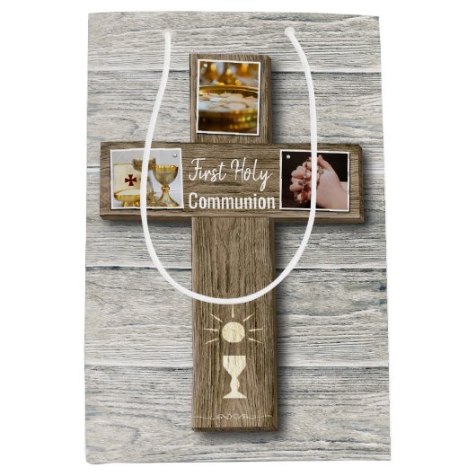 Rustic Wood Cross First Heilige Communie Medium Cadeauzakje (Voorkant)