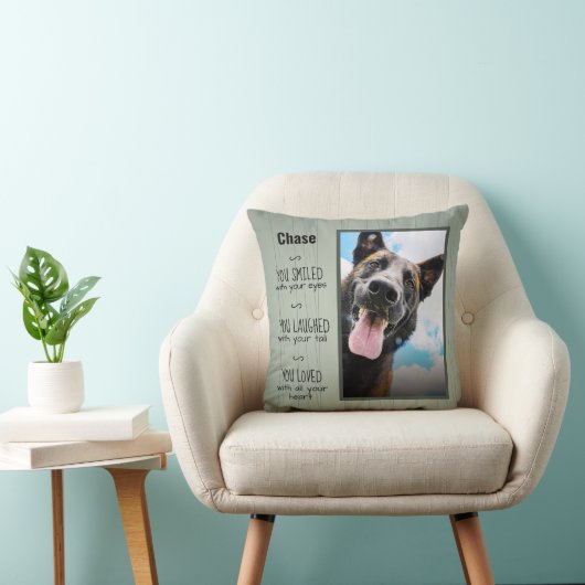 Rustic Wood Custom Pet Memorial Foto Kussen (Stoel)