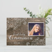 Rustic Wood Eerste communiqué Foto Uitnodiging (Staand voorkant)