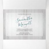 Rustic Wood en Greenery allemaal in één bruiloft Drieluik Uitnodiging (Binnenkant midden)