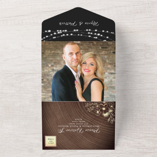 Rustic Wood en String Lights Wedding All In One Uitnodiging (Buitenkant)