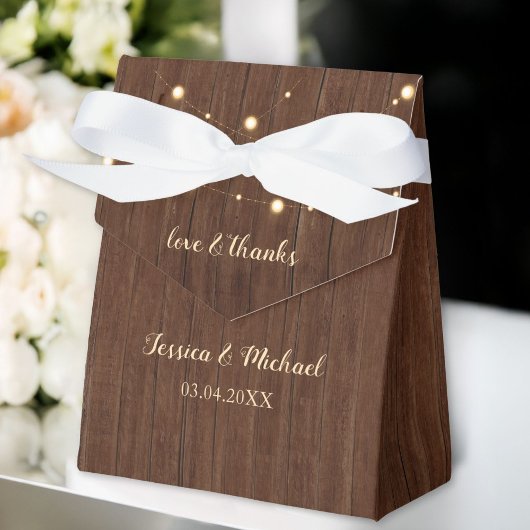 Rustic Wood en String Lights Wedding Bedankdoosjes