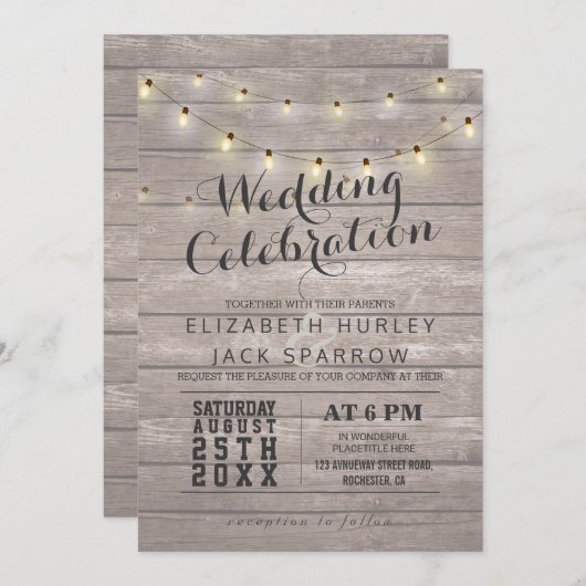 Rustic Wood en String Lights Wedding Invitations Kaart (Voorkant / Achterkant)