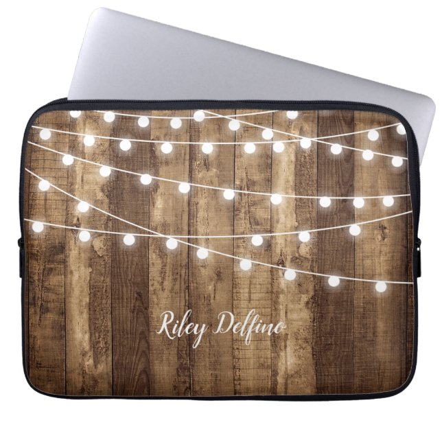 Rustic Wood & Fairy Lights Monogrammed Neopreen Laptop Sleeve (Voorkant)