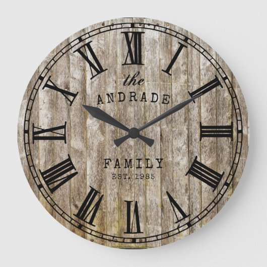 Rustic Wood Familie Naam Roman Numeral Farmhouse Grote Klok (Voorkant)