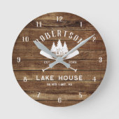 Rustic Wood Familienaam Lake House Trees Ronde Klok (Voorkant)