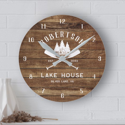 Rustic Wood Familienaam Lake House Trees Ronde Klok