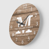 Rustic Wood Farmhouse Familienaam Monogram Grote Klok (Hoek)