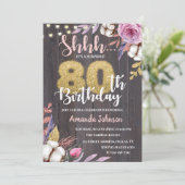 Rustic Wood Floral Cotton 80th Birthday Invitation Kaart (Staand voorkant)