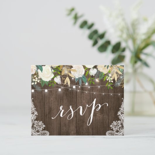 Rustic Wood Floral Lace String Lights Wedding RSVP Uitnodiging Briefkaart (Staand voorkant)