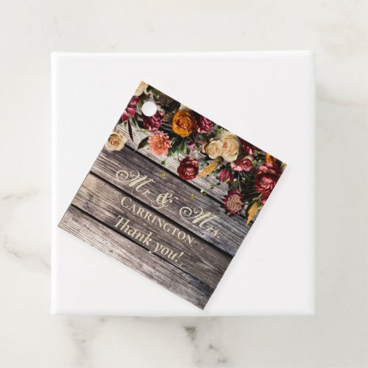 Rustic Wood Floral Mr & Mrs Wedding Bedankjes Labels (In situ)
