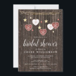 Rustic Wood Folk Art Heart Vrijgezellenfeest Kaart<br><div class="desc">De bulgaarse doucheuitnodigingen in het Rustische land zijn voorzien van leesartikelen en witte volkskunst met gouden sneeuwvlokken. De harten hangen van een wijntak. Goudsterren hangen tussen de harten. Donkere houten achtergrond wordt geplakt met kleine sneeuwvlokken. De scherpe witte tekst poppen tegen de donkere houtachtergrond. De sjabloon is gemakkelijk aan te...</div>