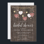 Rustic Wood Folk Art Heart Vrijgezellenfeest Kaart<br><div class="desc">De bulgaarse doucheuitnodigingen in het Rustische land zijn voorzien van leesartikelen en witte volkskunst met gouden sneeuwvlokken. De harten hangen van een wijntak. Goudsterren hangen tussen de harten. Donkere houten achtergrond wordt geplakt met kleine sneeuwvlokken. De scherpe witte tekst poppen tegen de donkere houtachtergrond. De sjabloon is gemakkelijk aan te...</div>