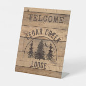 Rustic Wood Forest Trees Persoonlijk Welkom Reclamebord Met Voetstuk (Voorkant)