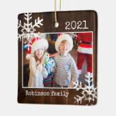 Rustic Wood Foto Border White Snowflakes Holiday Keramisch Ornament (Links)