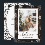 Rustic Wood Foto Sneeuwvlok Feestdagenkaart<br><div class="desc">Rustieke houten kerstkaart met sneeuwvlokken. Personaliseer deze rustieke vakantiekaart eenvoudig met uw foto en tekst.</div>