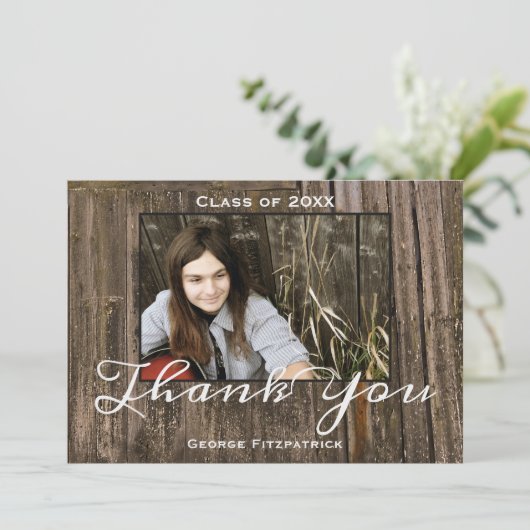 Rustic Wood Fotosjabloon High School Afstuderen Bedankkaart (Staand voorkant)