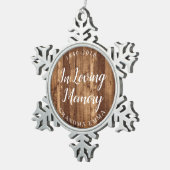 Rustic Wood Gedateerd Gepersonaliseerd Memorial Tin Sneeuwvlok Ornament (Rechts)