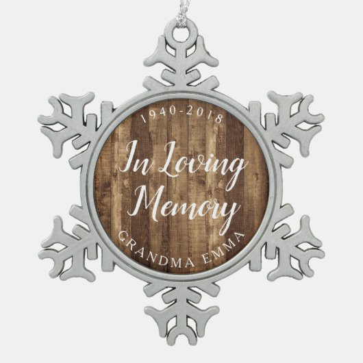 Rustic Wood Gedateerd Gepersonaliseerd Memorial Tin Sneeuwvlok Ornament (Voorkant)