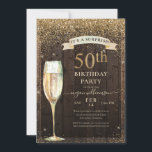 Rustic Wood Gold Glitter Surprise 50th Birthday Kaart<br><div class="desc">Dit elegante ontwerp kenmerkt een houten achtergrond,  gouden glitter,  champagneglas,  en het letterzetten van het douanemanuscript. Wat een mooie manier om je gasten uit te nodigen voor deze speciale gelegenheid.</div>