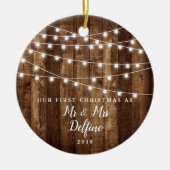 Rustic Wood Grain Fairy Lights Pas getrouwd Mr & M Keramisch Ornament (Voorkant)