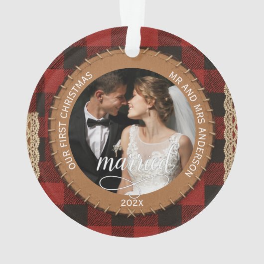 Rustic Wood Grain Plaid First Christmas Married  Ornament (achterkant)