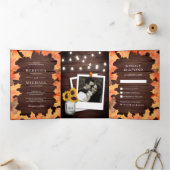 Rustic Wood Herfst herfst Maple Leaves Photo Weddi Drieluik Uitnodiging (Binnen)