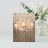Rustic Wood Lace & Lighted Mason Jar Wedding RSVP Uitnodiging Briefkaart (Staand voorkant)