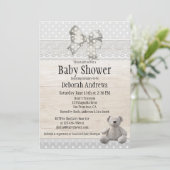 Rustic Wood Lace Teddy Bear Baby shower Invitation Kaart (Staand voorkant)