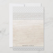 Rustic Wood Lace Teddy Bear Baby shower Invitation Kaart (Achterkant)