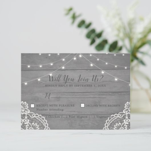 Rustic Wood Light Lace Wedding RSVP Kaart (Staand voorkant)
