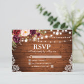 Rustic Wood Lights Lace Floral Wedding RSVP Kaartje (Staand voorkant)