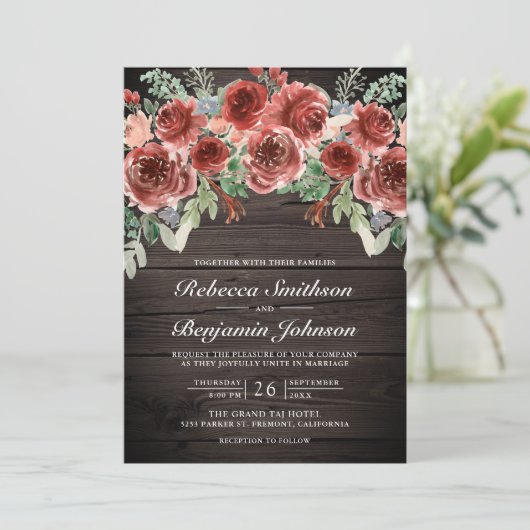 Rustic Wood Marsala Floral QR Code Weddenschap Kaart (Staand voorkant)