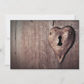 Rustic Wood Metal Heart Lock Wedding Invitting Kaart (Achterkant)