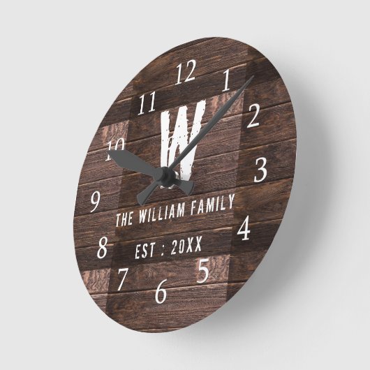 Rustic Wood Monogrammed Familienaam Ronde Klok (Hoek)