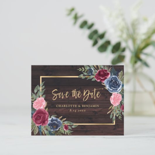 Rustic Wood Navy Blue Burgundy Gold Save the Date Aankondigingskaart (Staand voorkant)
