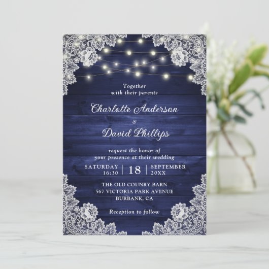 Rustic Wood Navy Blue Lace String Lights Wedding Kaart (Staand voorkant)