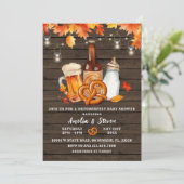 Rustic Wood Octoberfest Beer & Bottle Baby shower Kaart (Staand voorkant)