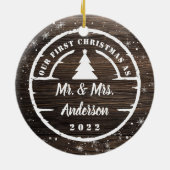 Rustic Wood Ons eerste kerstfeest als de heer Mrs  Keramisch Ornament (Achterkant)