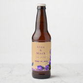 Rustic Wood Paars Floral Butterfly Wedding Bier Etiket (Voorkant)