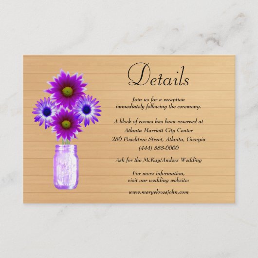 Rustic Wood Paars Floral Mason Jar Wedding Detail Informatiekaartje (Voorkant)